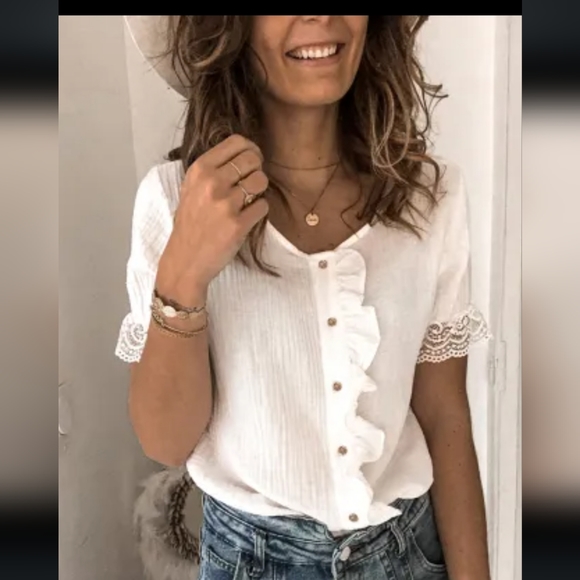 ♥️New White ruffle button top - Picture 4 of 8